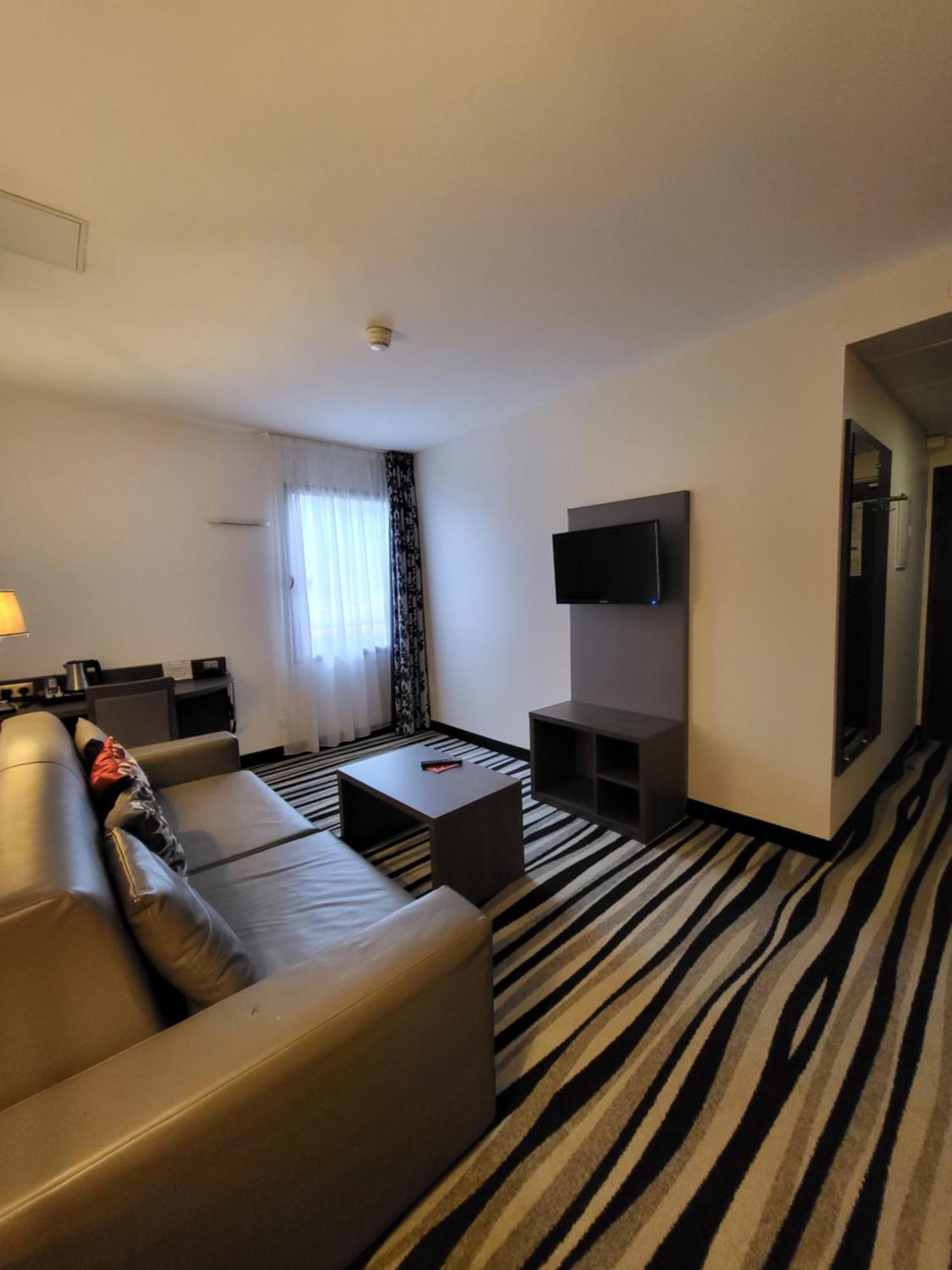 Kyriad Saint Quentin En Yvelines - Montigny Екстер'єр фото