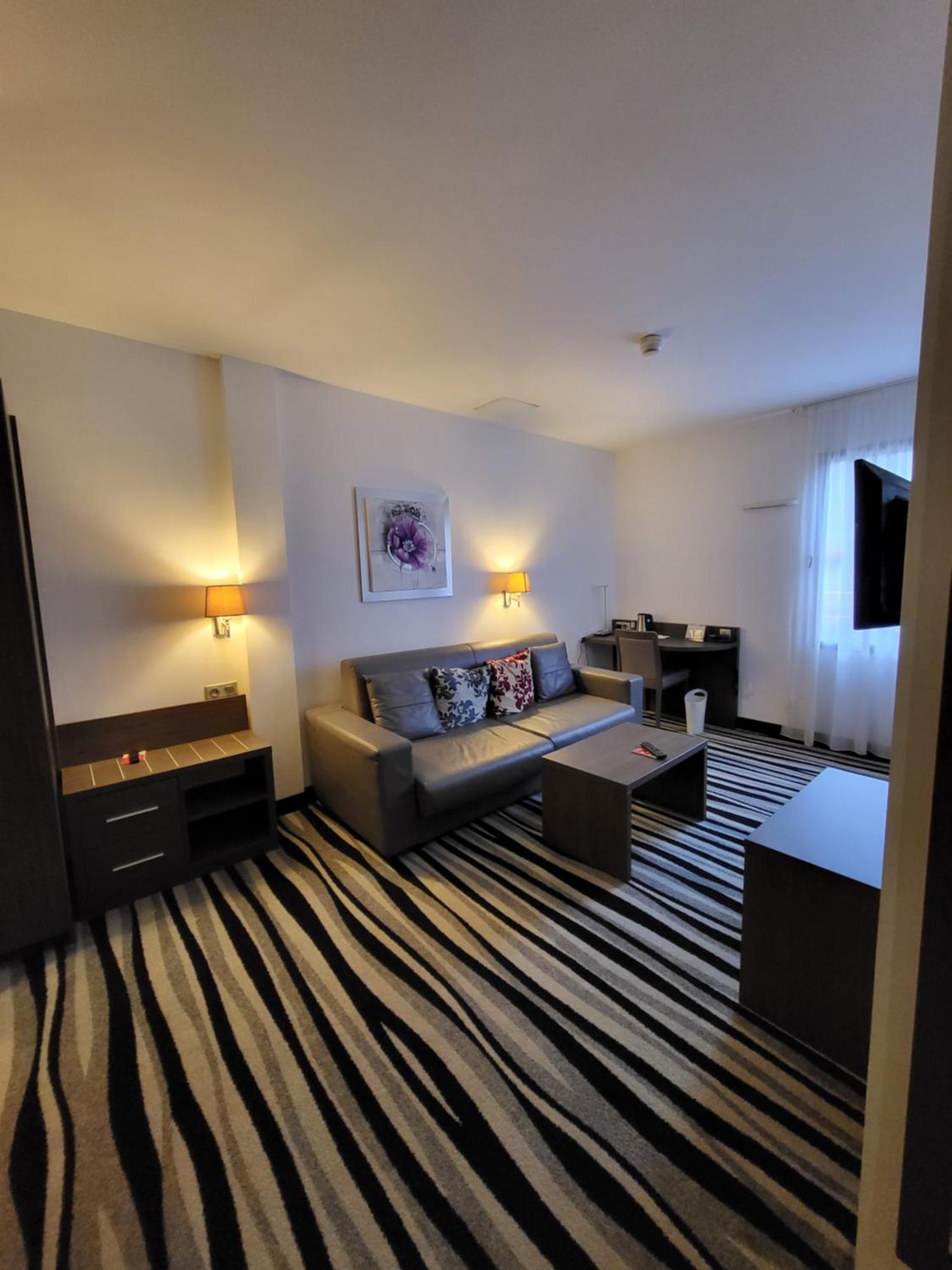 Kyriad Saint Quentin En Yvelines - Montigny Екстер'єр фото
