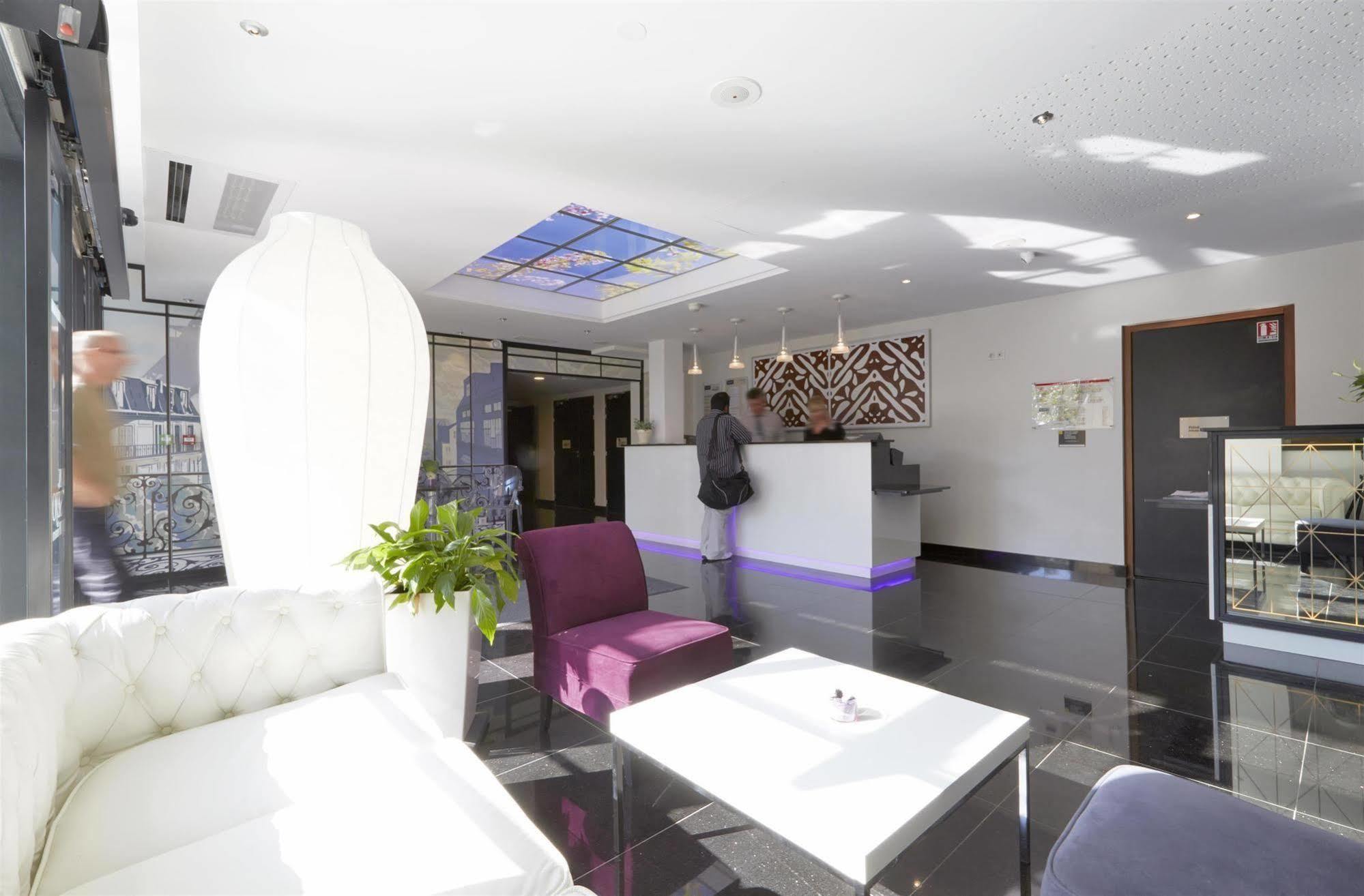 Kyriad Saint Quentin En Yvelines - Montigny Екстер'єр фото