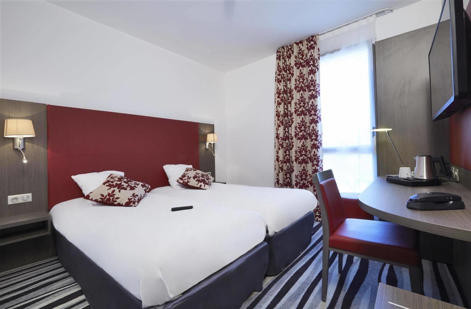 Kyriad Saint Quentin En Yvelines - Montigny Екстер'єр фото