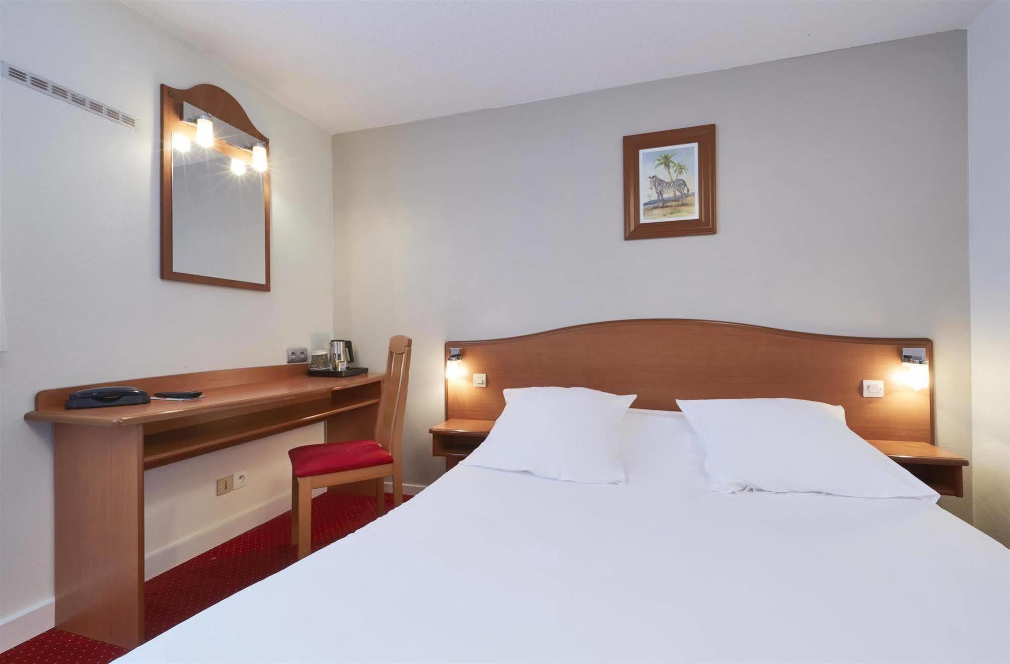 Kyriad Saint Quentin En Yvelines - Montigny Екстер'єр фото