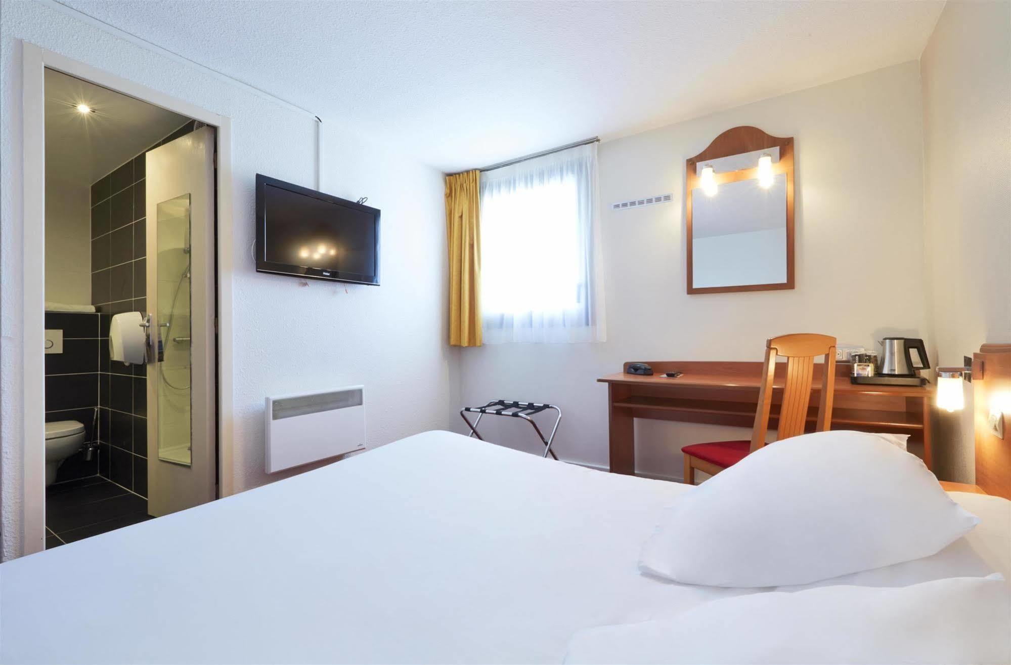 Kyriad Saint Quentin En Yvelines - Montigny Екстер'єр фото