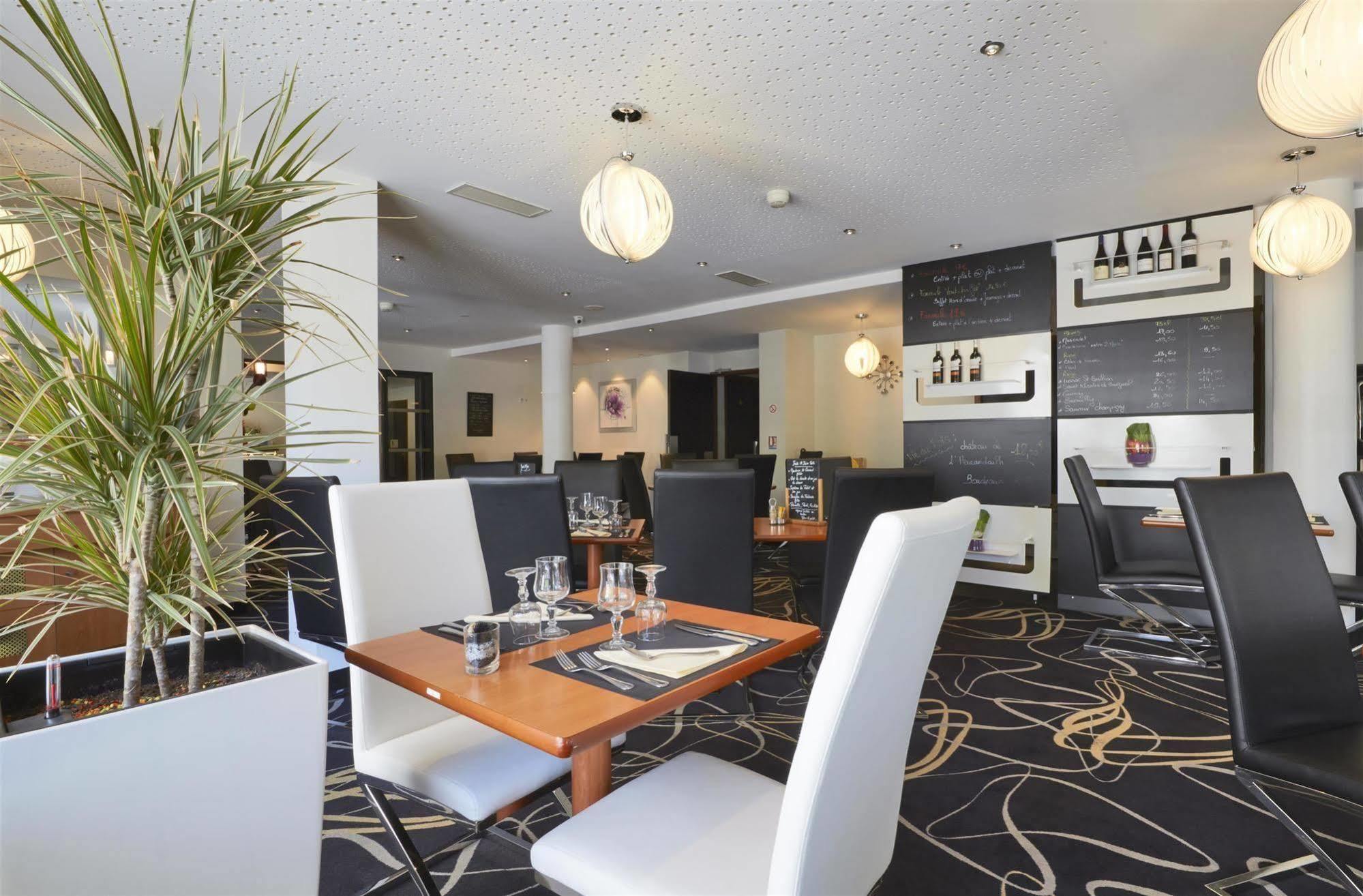 Kyriad Saint Quentin En Yvelines - Montigny Екстер'єр фото