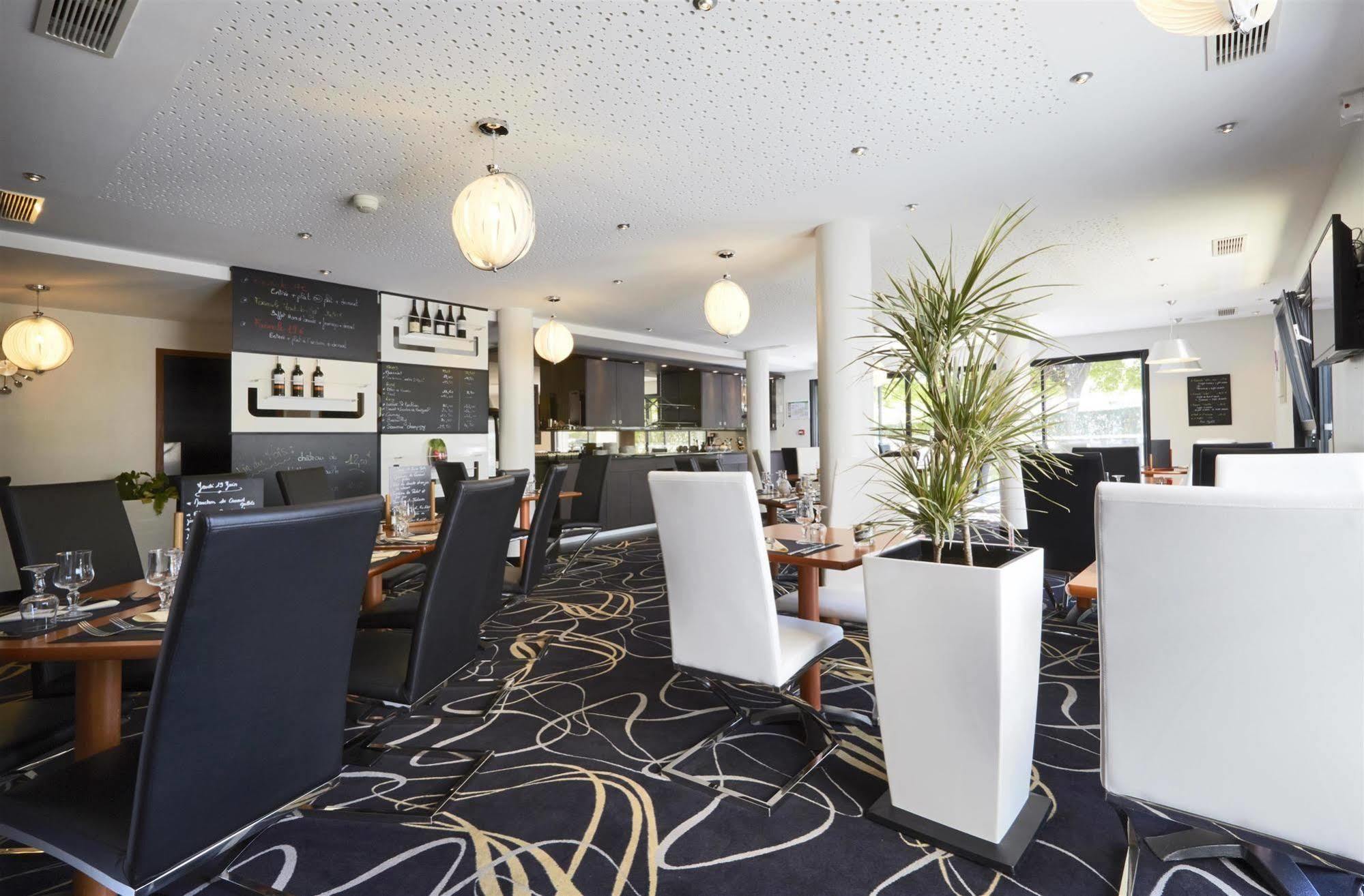 Kyriad Saint Quentin En Yvelines - Montigny Екстер'єр фото