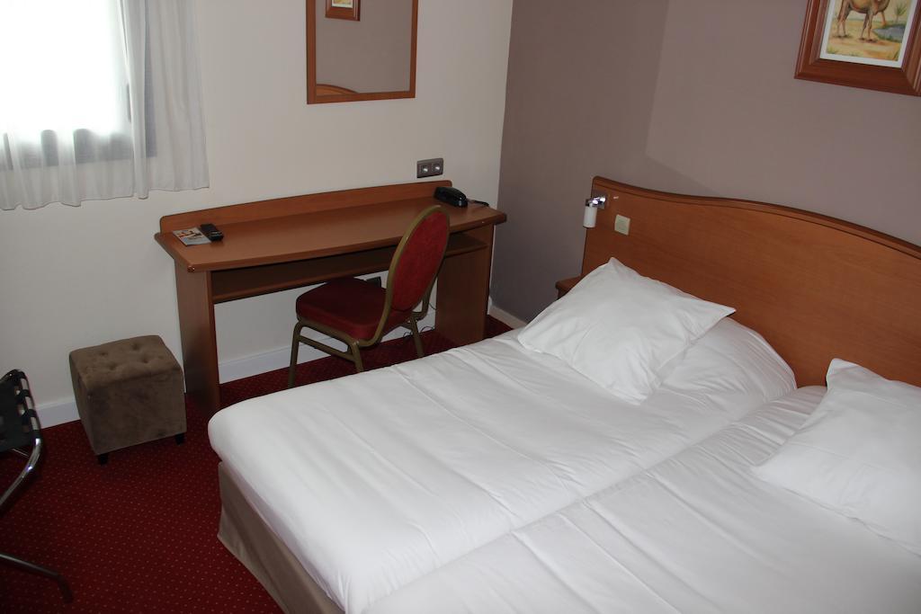 Kyriad Saint Quentin En Yvelines - Montigny Номер фото